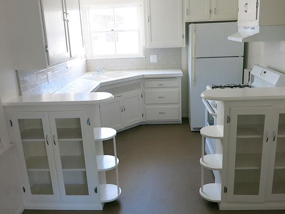 5th image of 2117 Oak St APT A