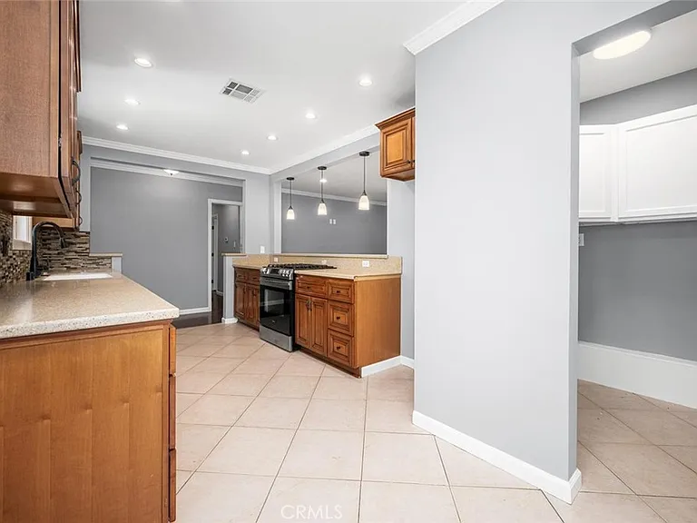 5818 Woodruff Ave — Photo 8