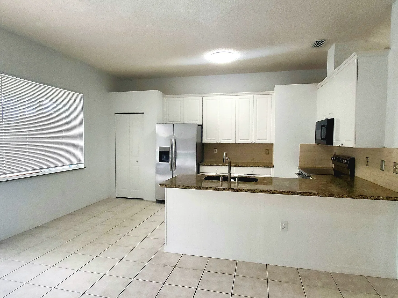 3 bed, 2099 sqft, $3,500 — Photo 4
