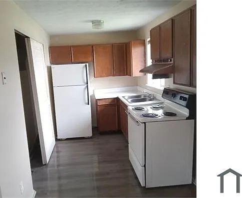 457 Dearborn Ave — Photo 3