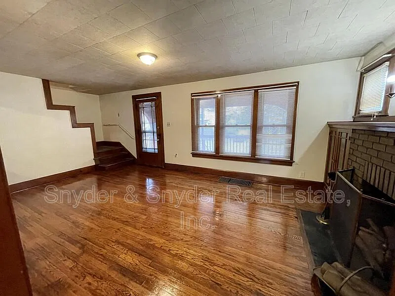 3 bed, 1.0 bath, 1248 sqft, $1,100 — Photo 4