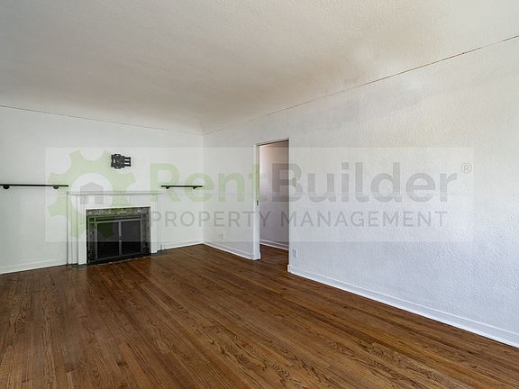 3rd image of 411 Wellesley Dr SE #A