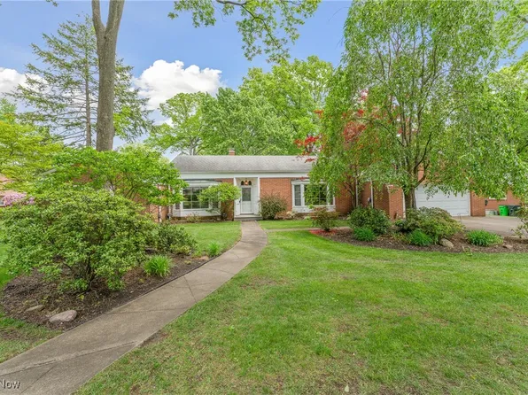 1116 Fair Oaks Ave SW, North Canton, OH 44720
