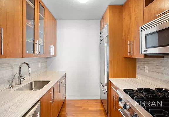 4th image of 88 Greenwich St APT 3304