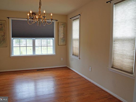 4th image of 241 Paragon Dr