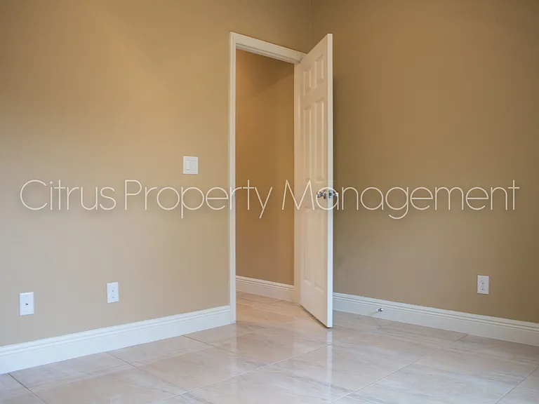 2419 S Shine Ave — Photo 8
