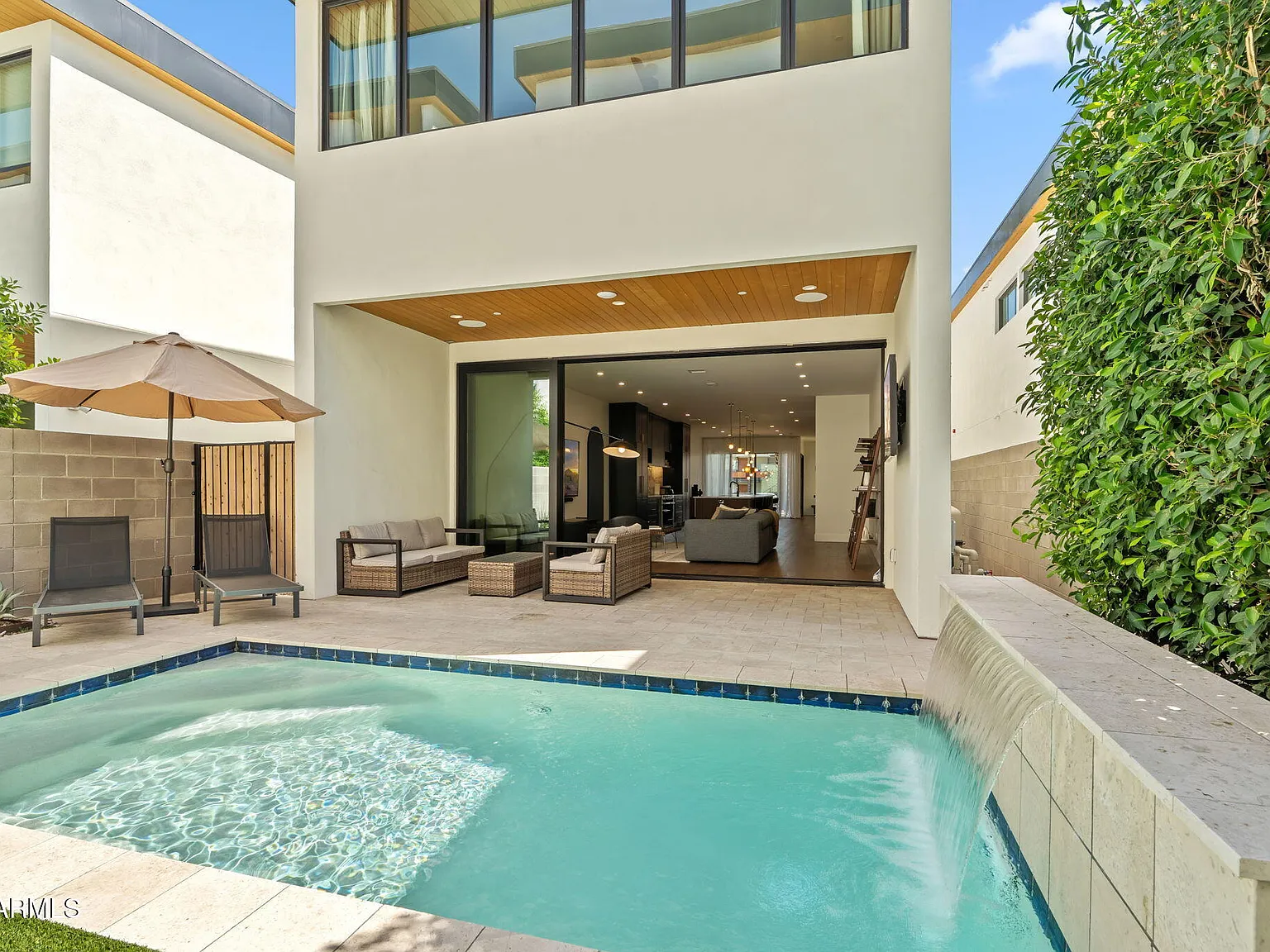 4 bed, 3.5 bath, 3014 sqft, $10,000 — Photo 2