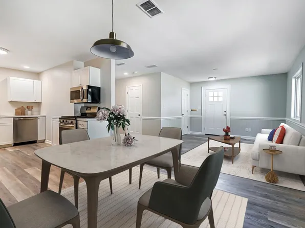 513 S 1st St, Pierceton, IN 46562