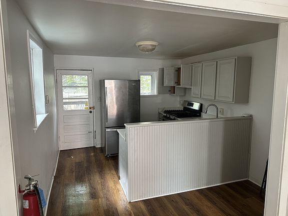 5th image of 3942 Delancey St