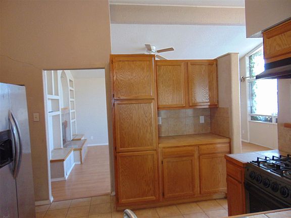 5th image of 602 Montlake Ter