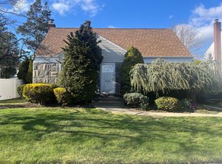 12 Jamaica Ave, Plainview, NY 11803
