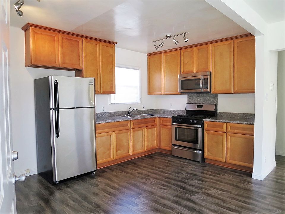 Brand new kitchen and stainless steel appliances