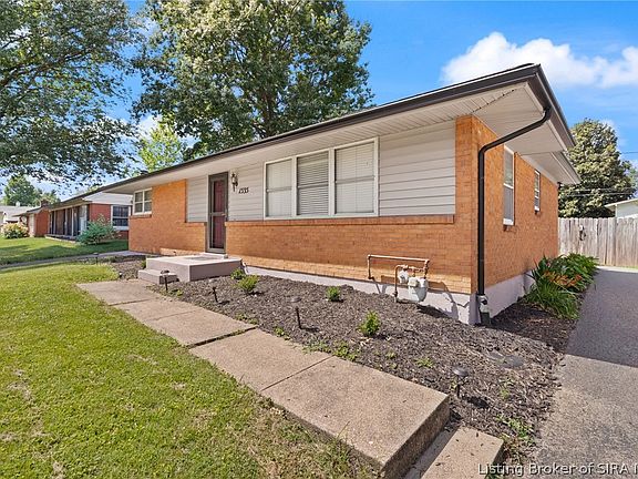 3rd image of 1535 Briarwood Drive