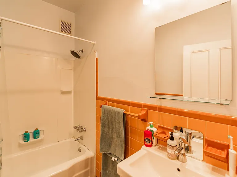 206 S 43rd St — Photo 33