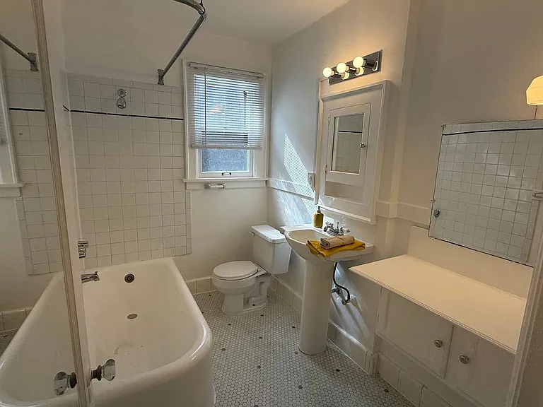 2255 NW Johnson St — Photo 10