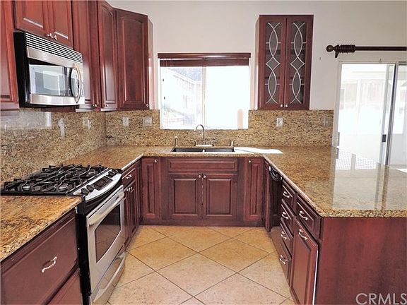 3rd image of 44701 Lorraine Dr