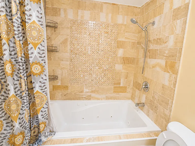 134 Roosevelt Blvd — Photo 14