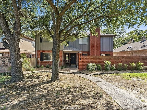 2nd image of 2905 Broadmoor Dr