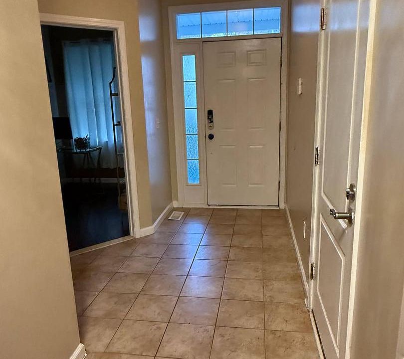 1st image of 266 Hawthorne Ln