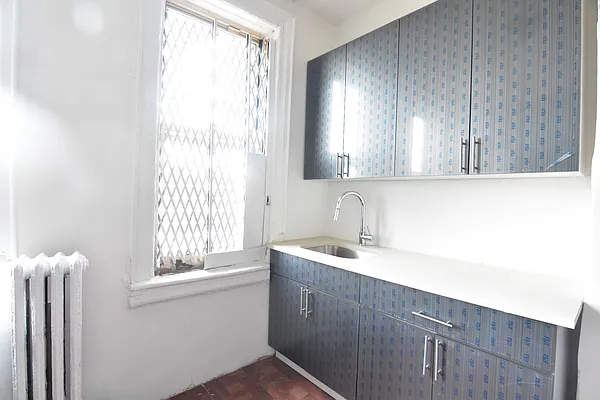 Rented by Clove Realty LLC | media 18