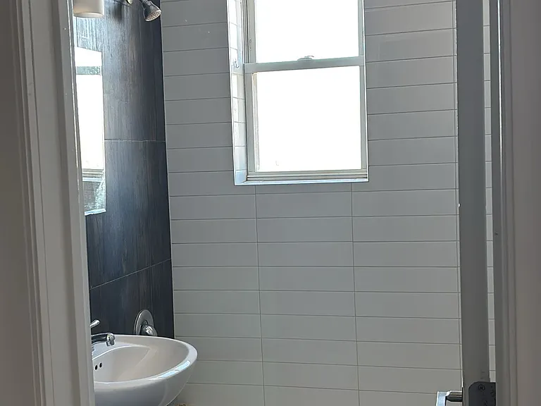 108 N Grove St #2 — Photo 5