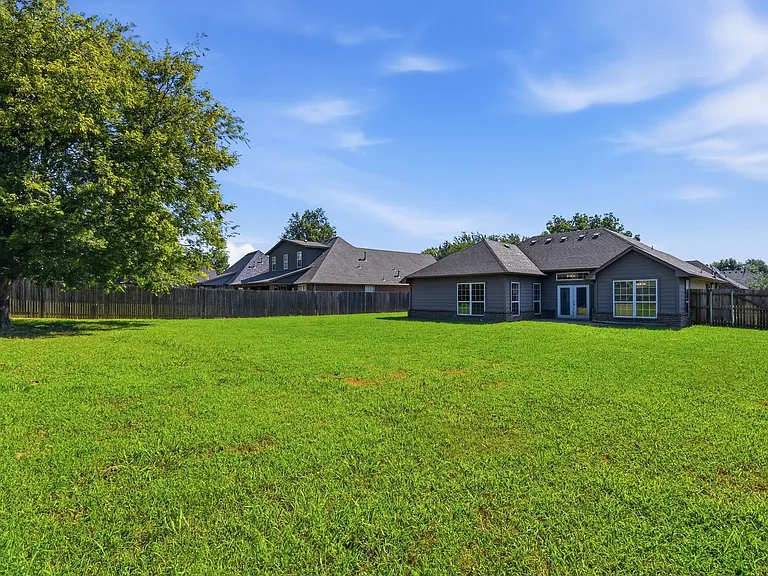 25620 Briar Dr — Photo 20