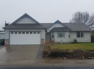 14 Osprey Dr, Eagle Pt, OR 97524