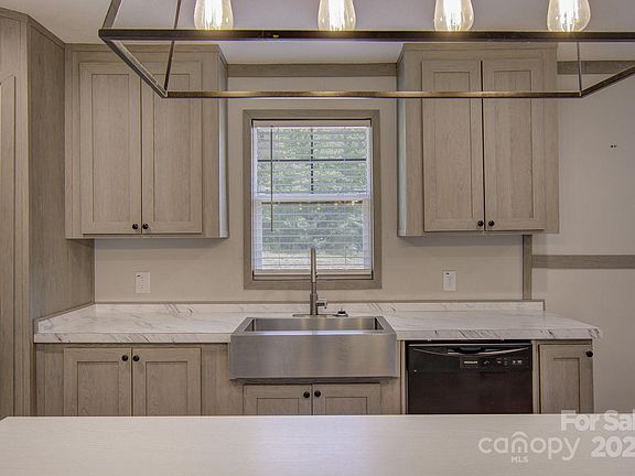 4th image of 199 Rockwood Dr