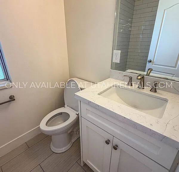 960 N Eastview Dr — Photo 27