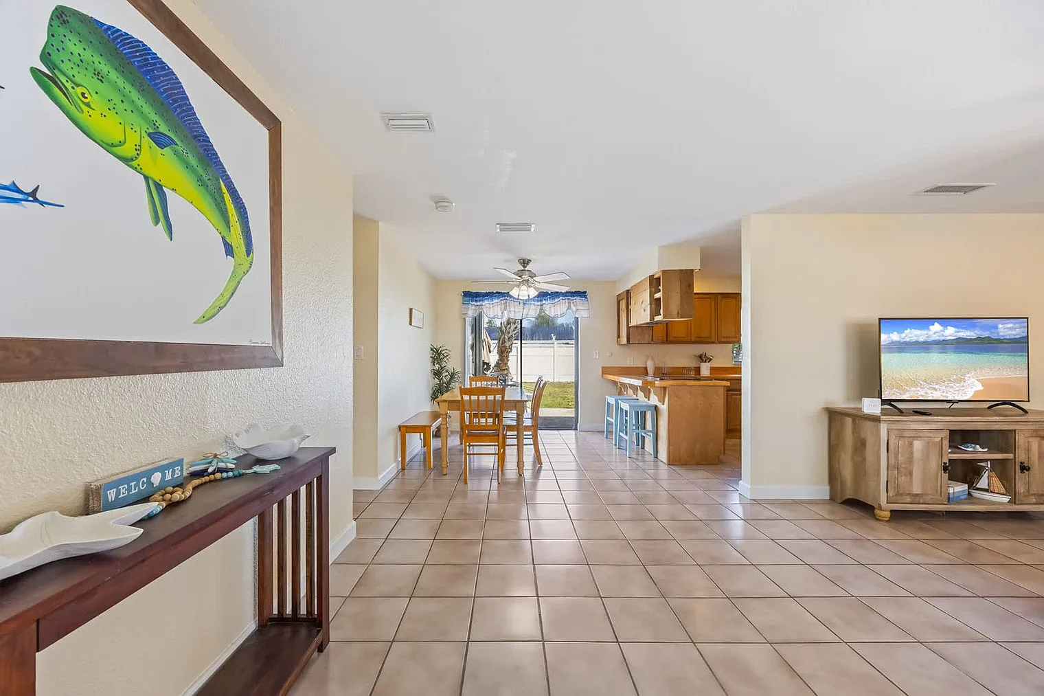 3 bed, 2.0 bath, 1076 sqft, $3,351 — Photo 3