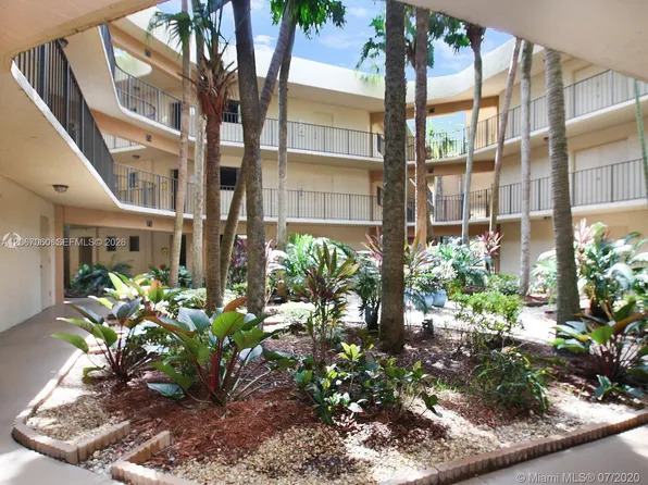 8065 SW 107th Ave APT 201, Miami, FL 33173