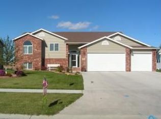 5347 Farmstead Ct S, Fargo, ND 58104
