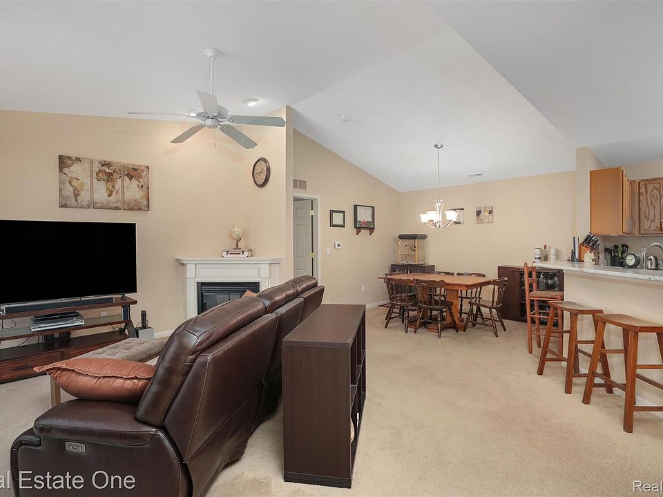 25209 Chesapeake Cir, photo 6