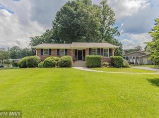 10301 Tecumseh Ln, Fairfax, VA 22030