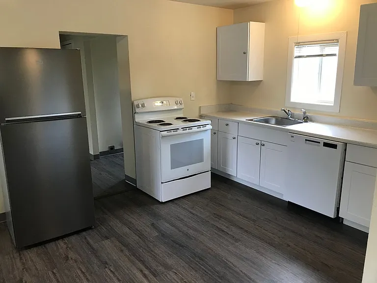 1087 E St — Photo 6