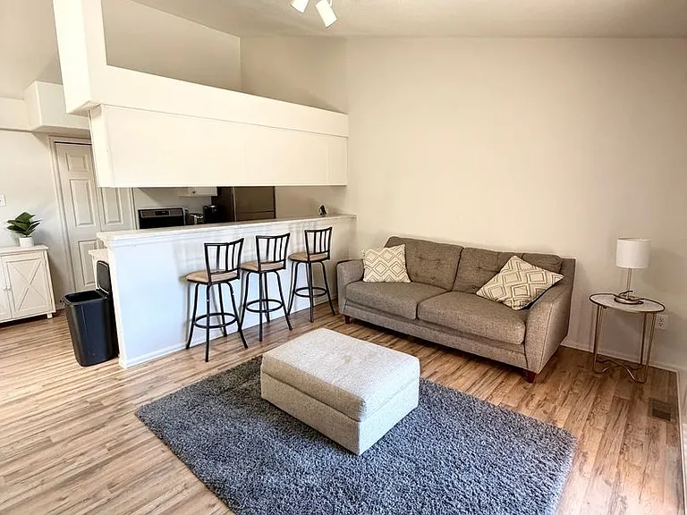 28 Pineridge Ct — Photo 1