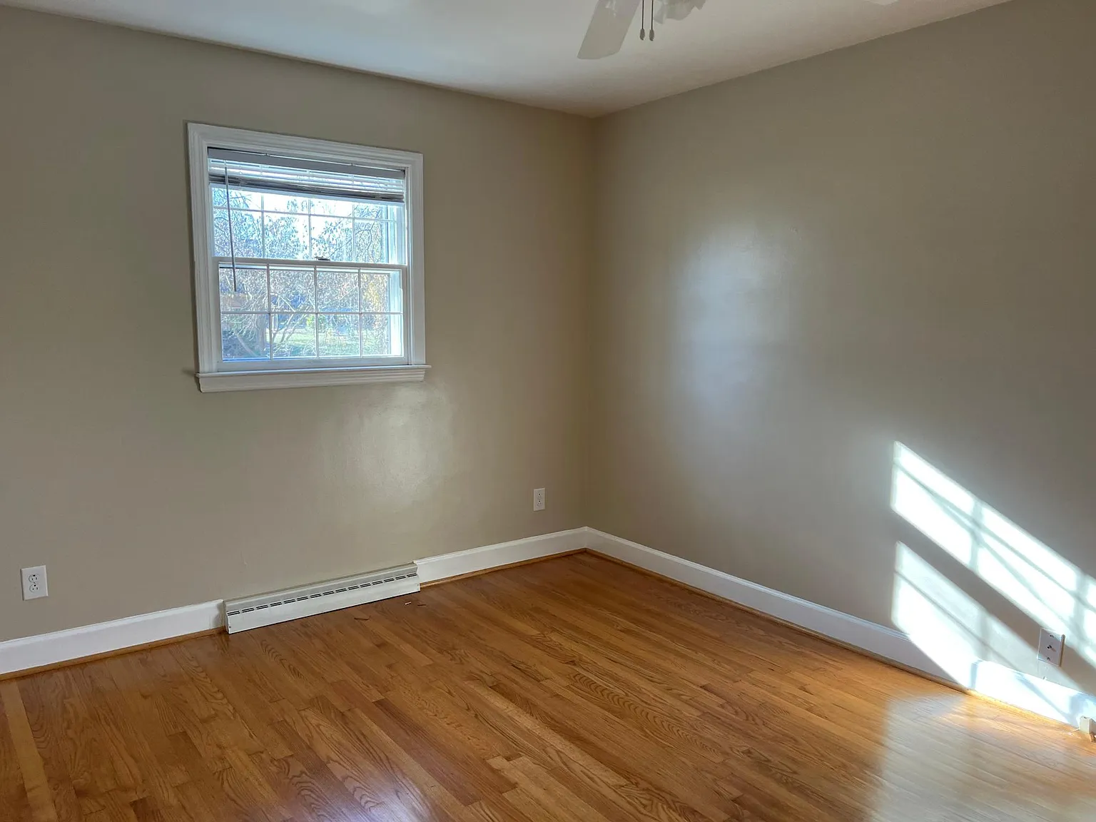 3 bed, 1.5 bath, 1628 sqft, $1,700 — Photo 1