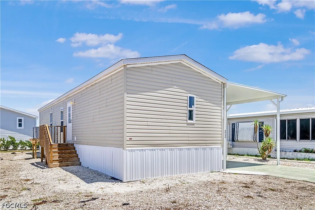 2 bed, 2.0 bath, 831 sqft, $1,599 — Photo 3