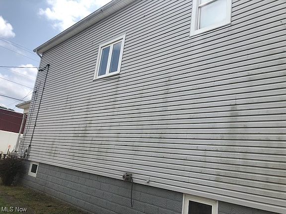 4th image of 2221 Charles St