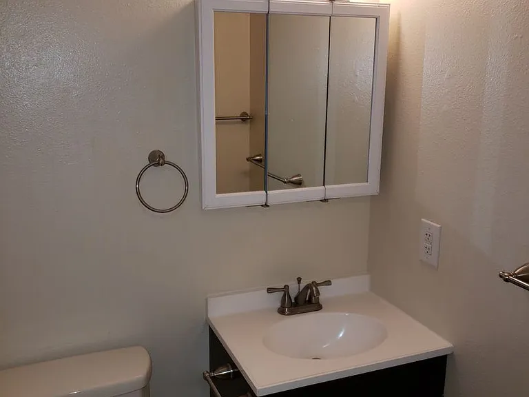 3260-3276 3306 Alexander Dr — Photo 13