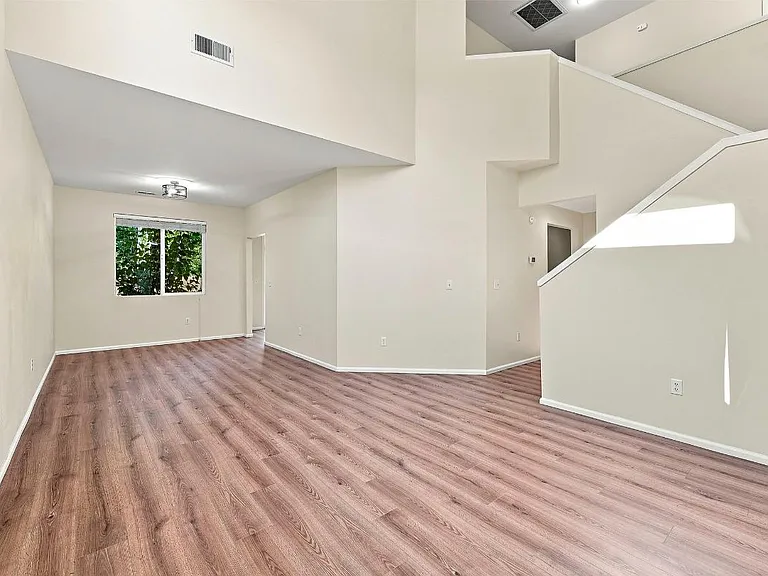 6038 Discovery St E — Photo 8