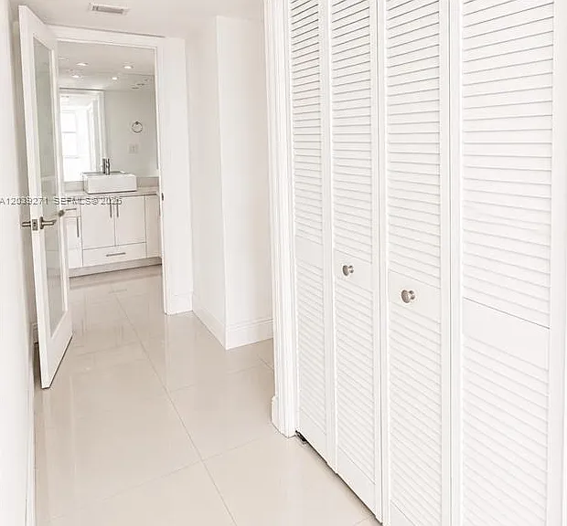 6039 Collins Ave #401 — Photo 10