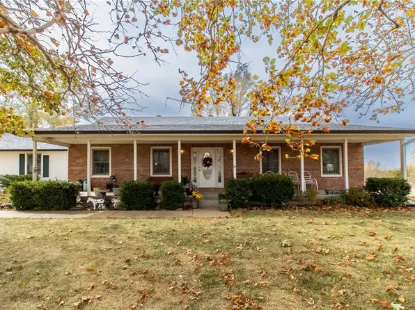 2631 SW Hodges Rd, Topeka, KS 66614