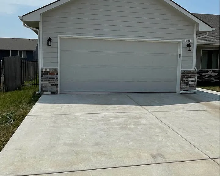 5303 N Toben Ct — Photo 1