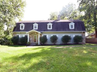 8940 Ladue Rd, Saint Louis, MO 63124