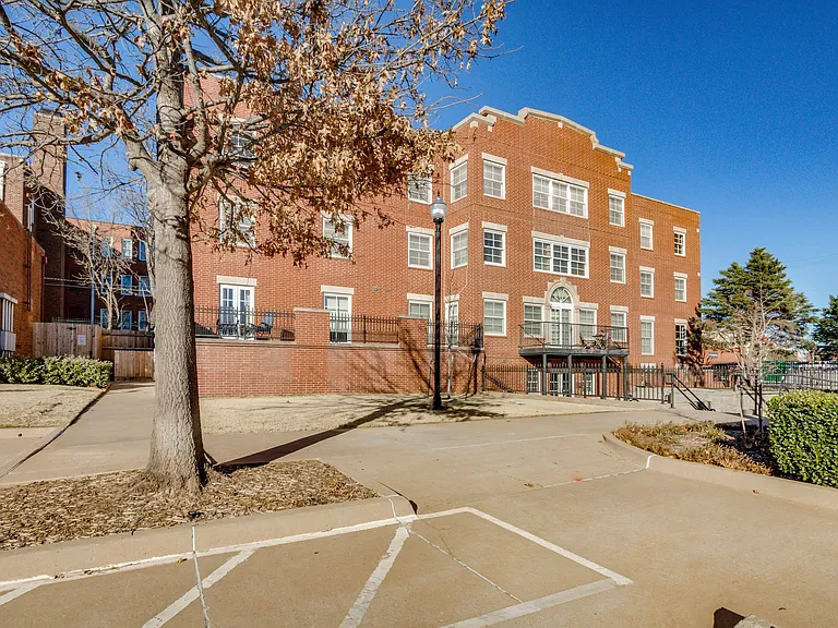 1209 N Harvey Ave #102 — Photo 32