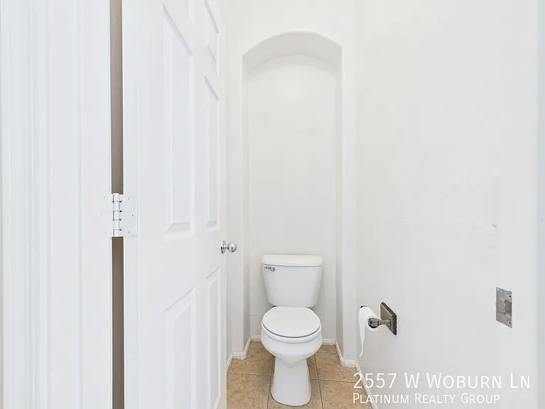 2557 W Woburn Ln — Photo 18