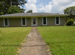 2736 Lawndale Dr, Tupelo, MS 38801