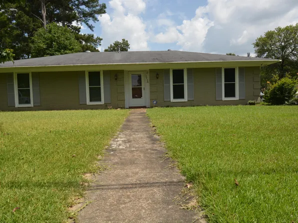 2736 Lawndale Dr, Tupelo, MS 38801