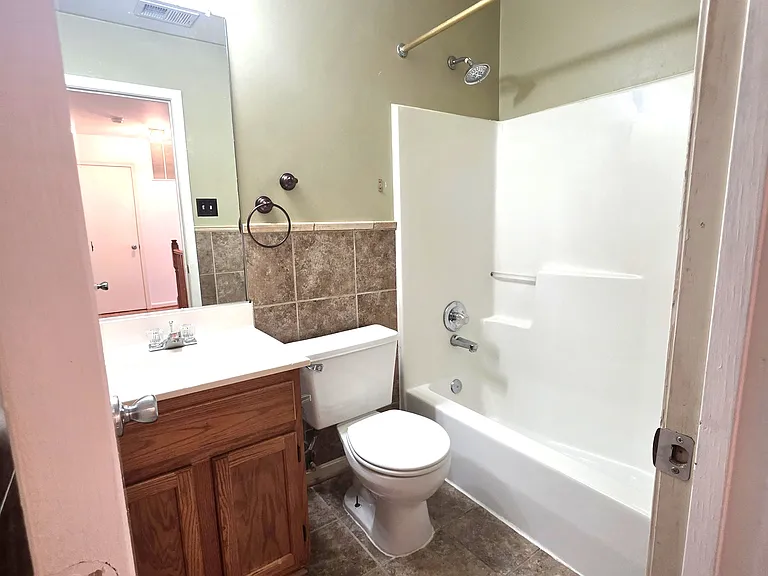 940 Newington Ct — Photo 12